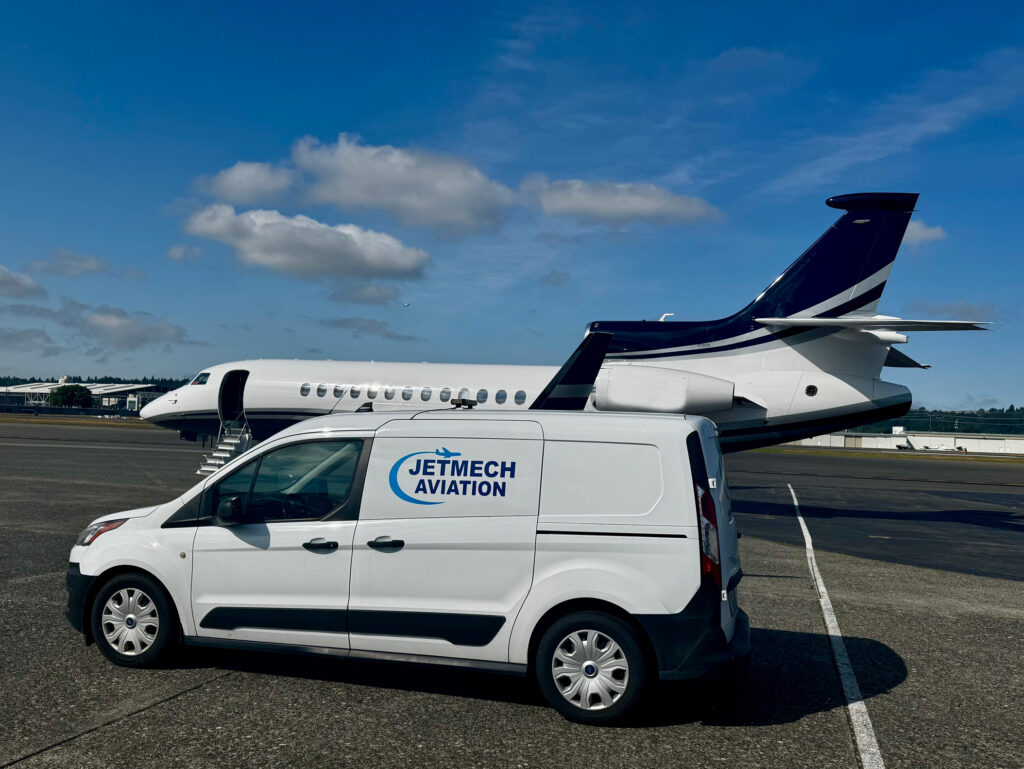 Jetmech-Aviation-Services-Truck-for-AOG-with-Aircraft-Tarmac